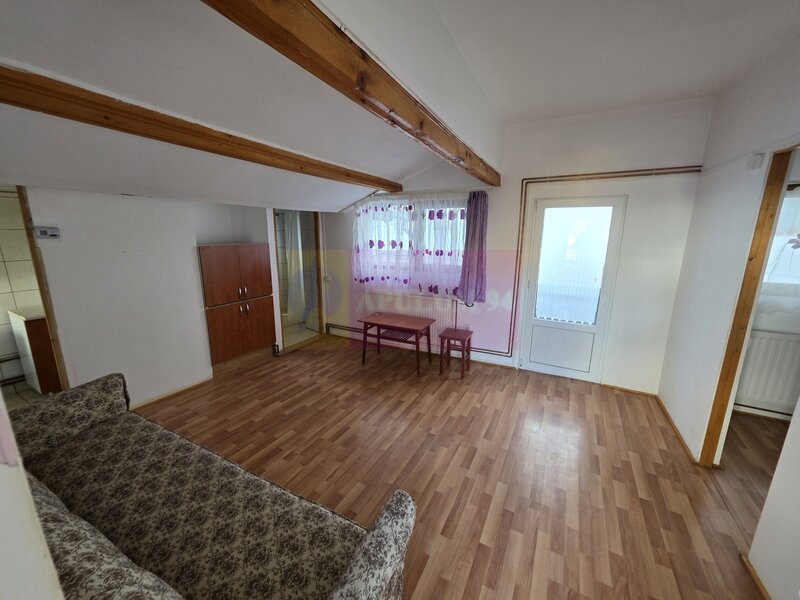 Casa de vanzare cu 3 camere in Campina