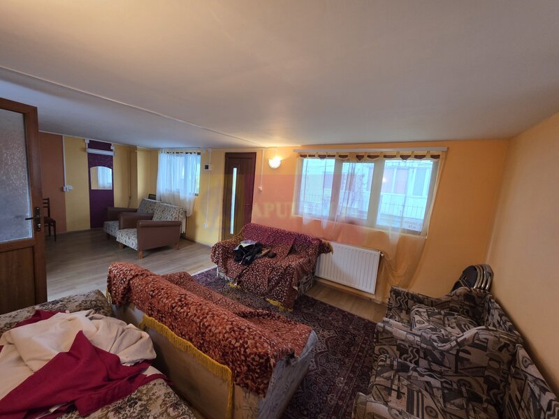 Casa de vanzare cu 3 camere in Campina