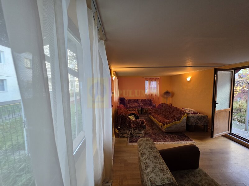 Casa de vanzare cu 3 camere in Campina