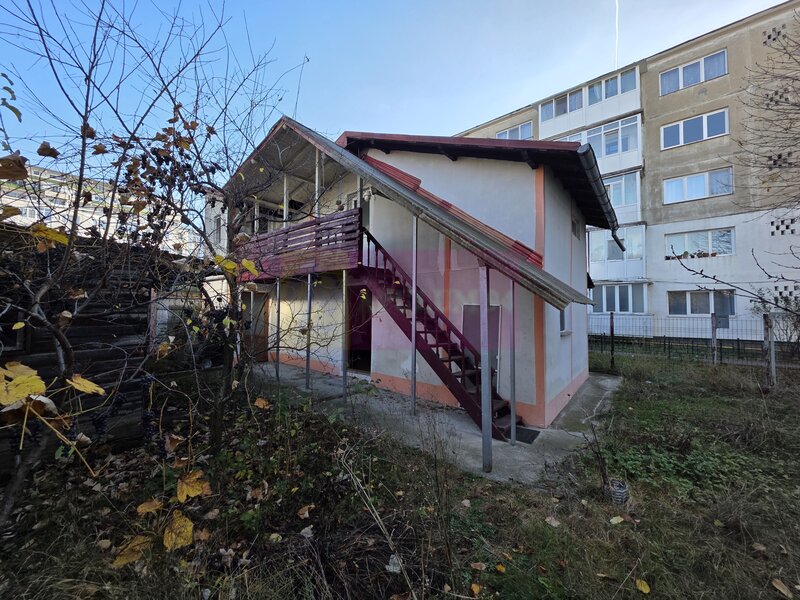 Casa de vanzare cu 3 camere in Campina